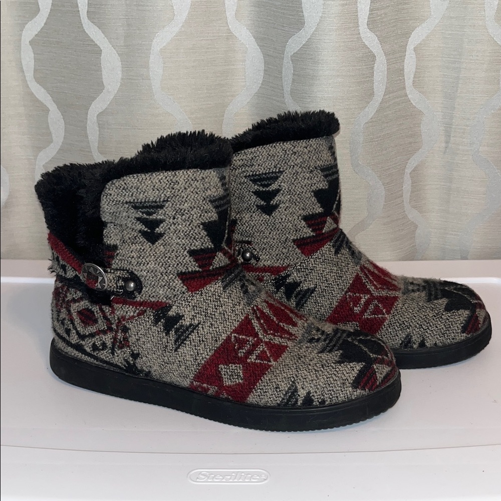 Indigo Road Faux Fur Lined Boots Black‎ Red Southwest Pattern Travas Size 9